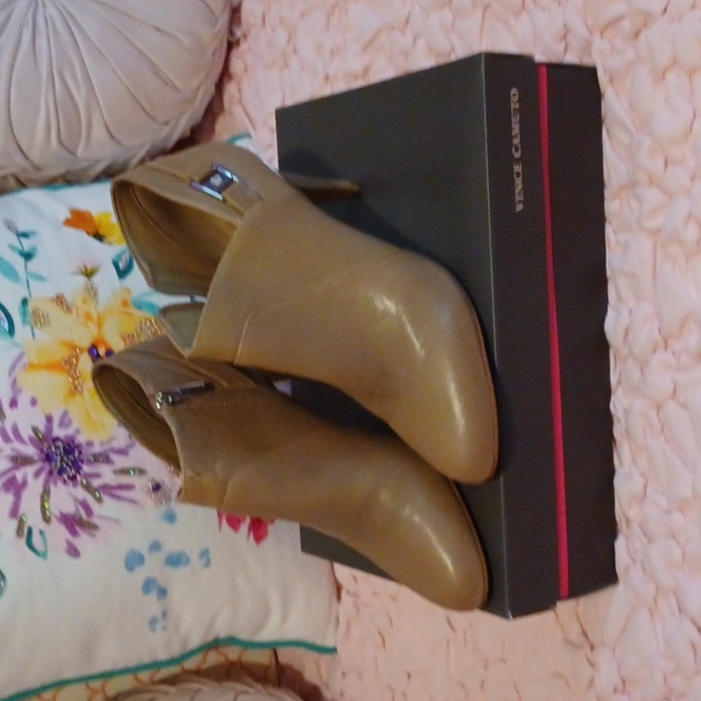 Vince camudo ankle booties